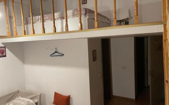 Studio Piata Amzei NR.1 (8 A)