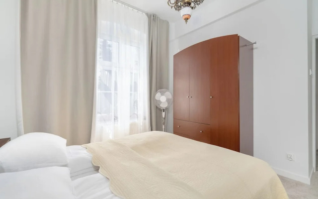 Poznan Apartment With Parking by Renters