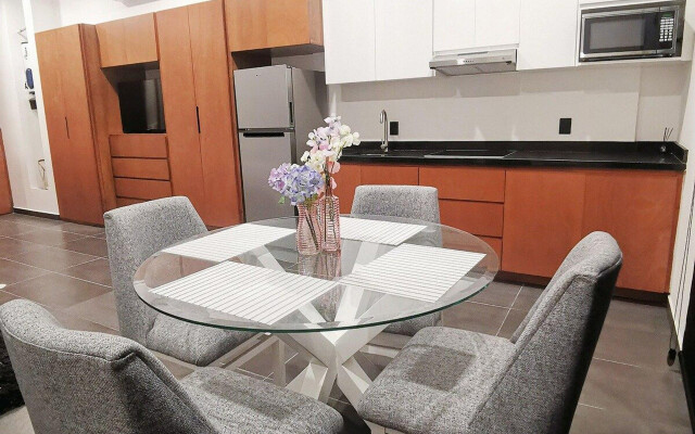 Moderno loft, a 1/2 cuadra de malecón, con alberca.