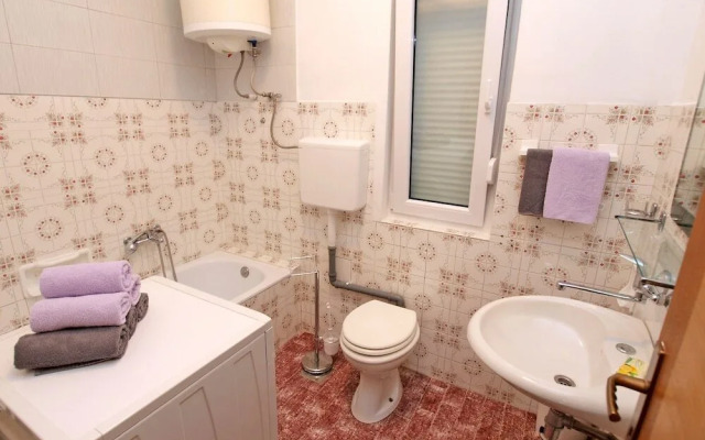 Apartments Mihatović