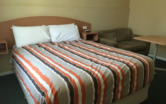 Parkville Motel
