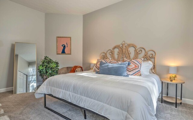 Quaint + Cozy Indianapolis Getaway w/ Yard!