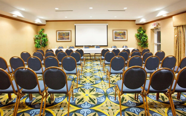 Holiday Inn Express Hotel & Suites Auburn Hills by IHG