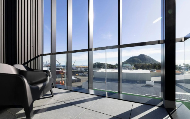 Rooftop Retreat - Mount Maunganui Holiday Home