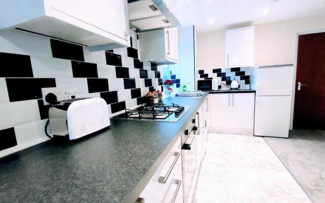 Crystal Suite 2 -free private parking