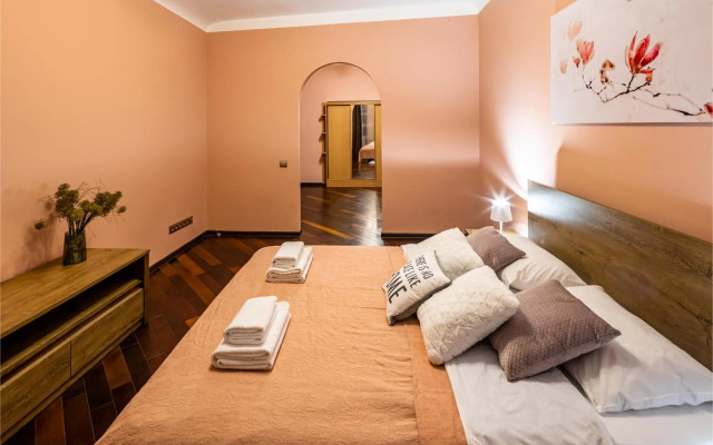 The MAIN square! 2 separated bedrooms, balcony