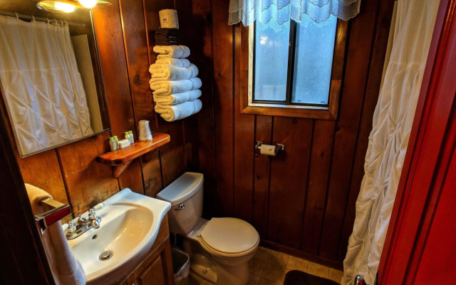 Foot of the Mountain Motel