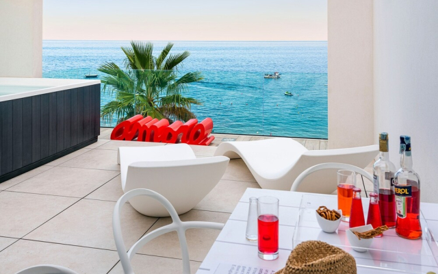 Exclusive Seafront Flat With Terrace and Jacuzzi - By Beahost Rentals