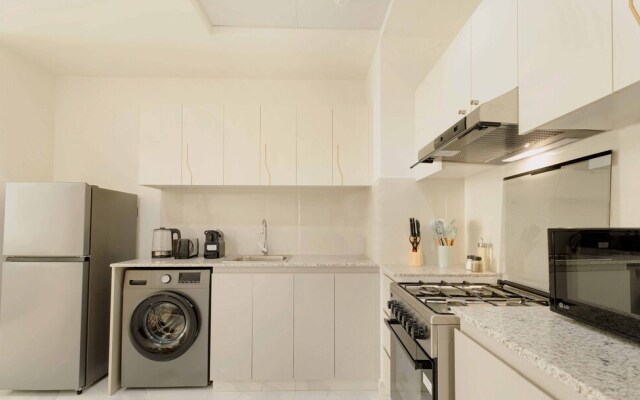 LUX - Binghatti Canal View Suite