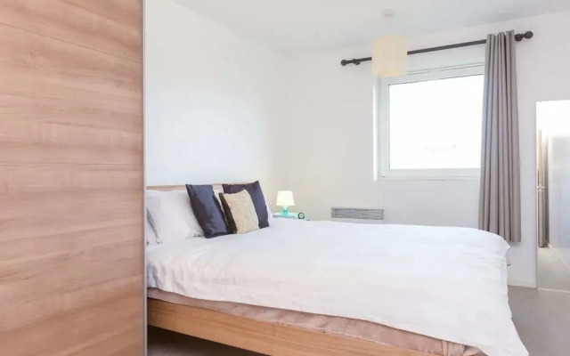 Roffey Apartment