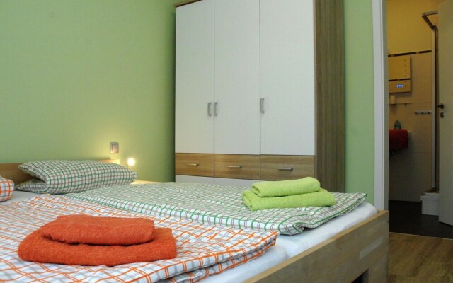 Beachside Apartment in Pepelow with Garden