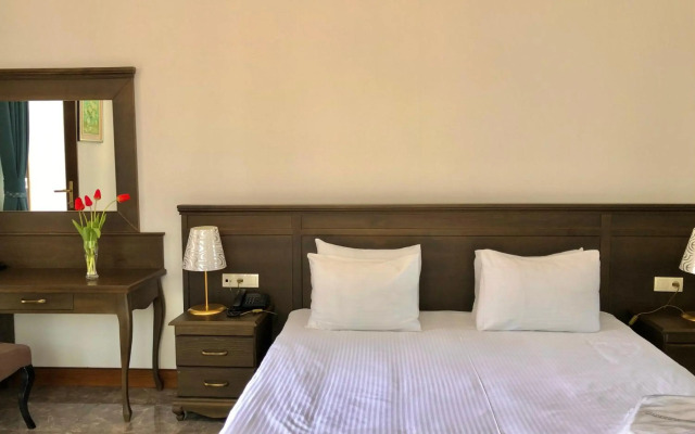 O. Galogre Hotel