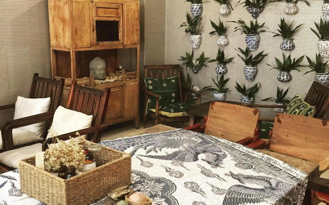 NHÀ SAIGON | Rustic Style & Spacious Room L1