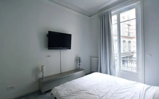 Pelicanstay at Avenue George V Paris