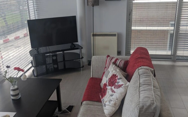 LT Grove Apartment - Stratford