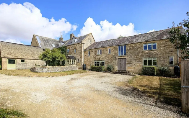 Rustic Cotswolds Farmhouse by Burford