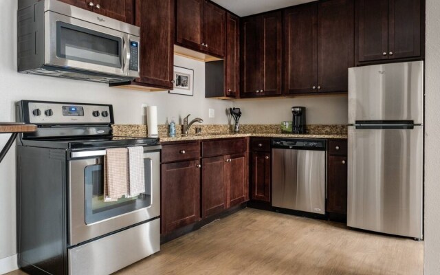 Modern Apartment in East Side Milwaukee