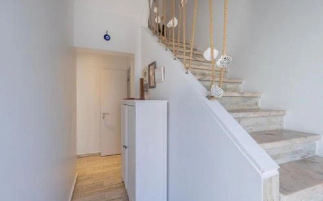 Mom's House Surf & Family