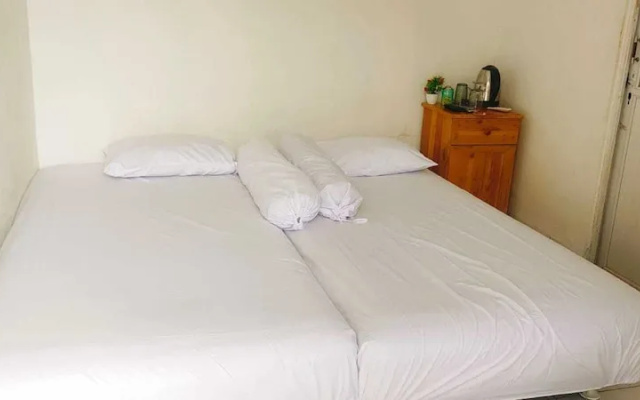 EXPRESS O 91277 Atiq Homestay Syariah