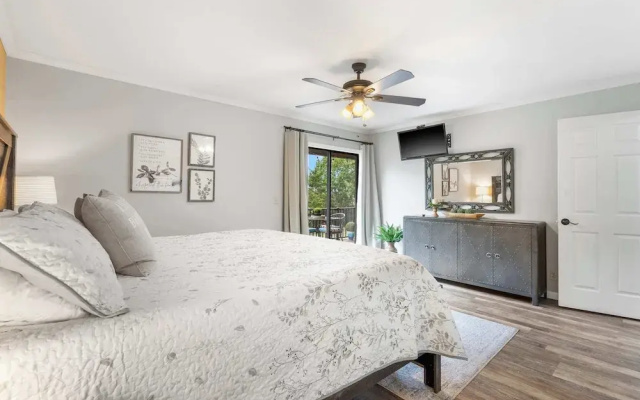 Blue Royale Retreat - Condo for 6