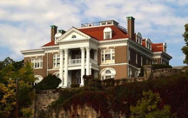 Super 8 Hannibal