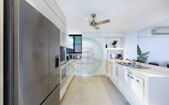 ZEN AT ARKABA - 3BR Luxury Apartment