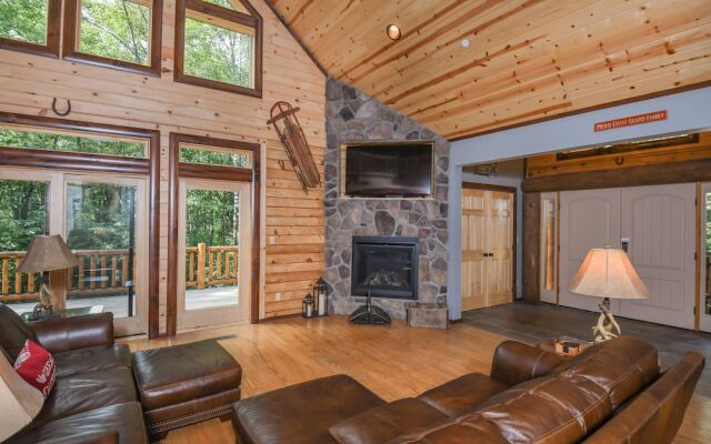Hemlock Hideaway 6 Bedroom House