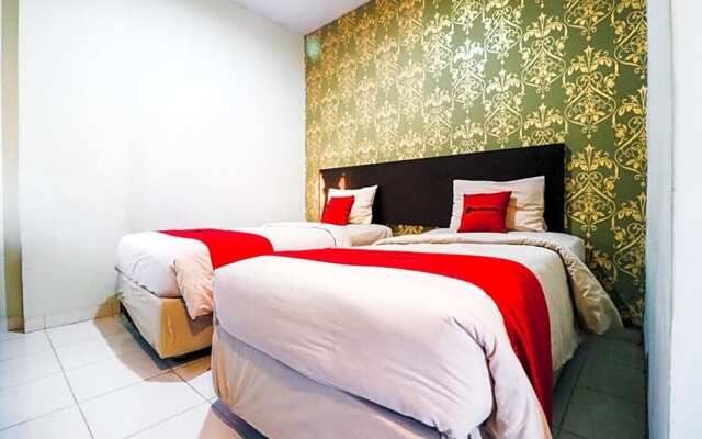 RedDoorz Plus At Lucky Inn Hotel Panakkukang