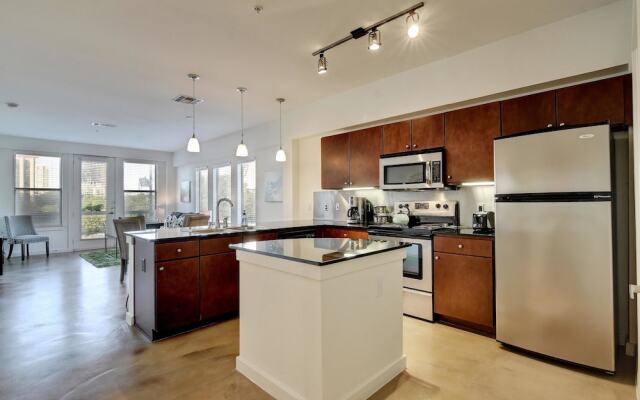 StayLo Luxury 2 Bedroom Apartment