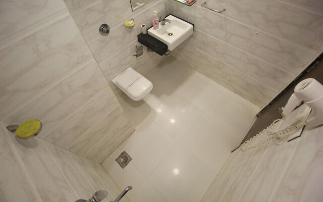 OYO Premium Jubilee Garden Jawahar Road