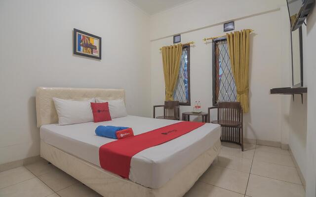 RedDoorz @ Buah Batu 4