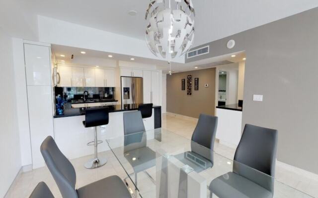 Premium 2 Bedroom +den Apartment Or-202