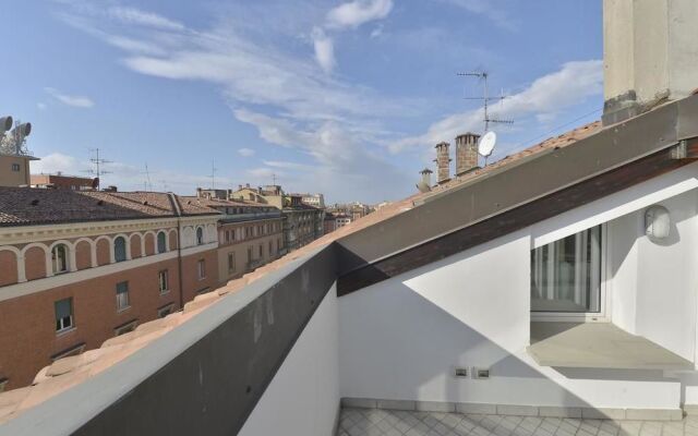 Irnerio White Apartment