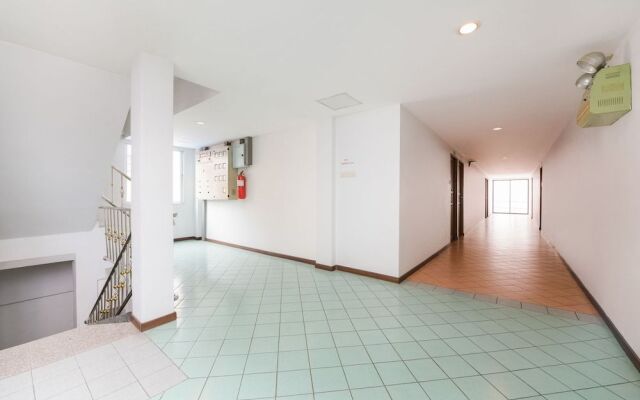 OYO 285 The Modern Place