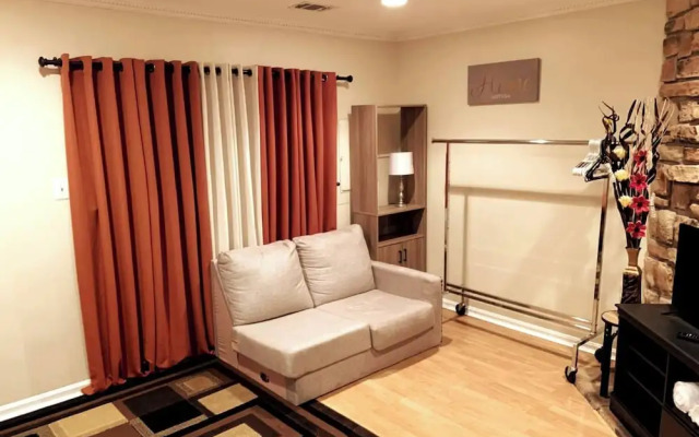 Room in House - The Master Haven Cozy Private Room