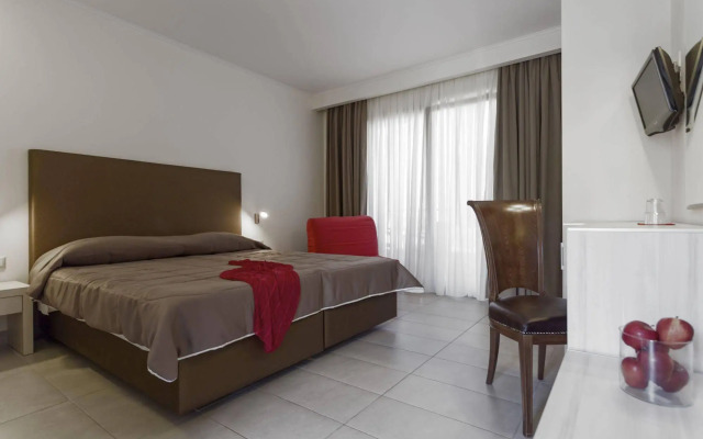 Lagomandra Beach & Suites