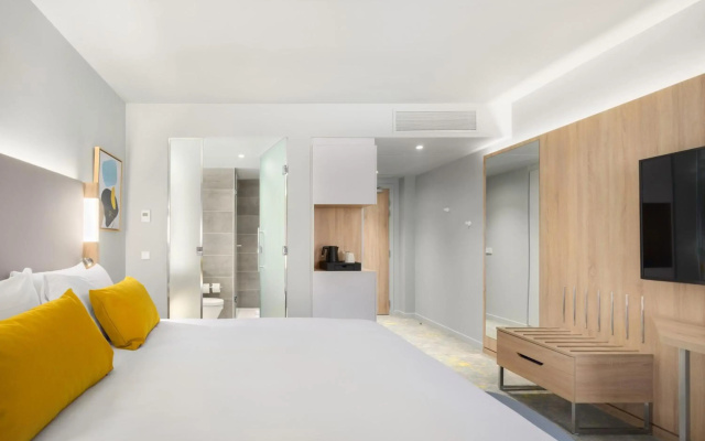 Courtyard by Marriott Paris Charles de Gaulle Central Airport