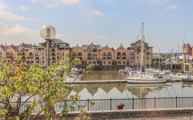 6 Navigation Wharf