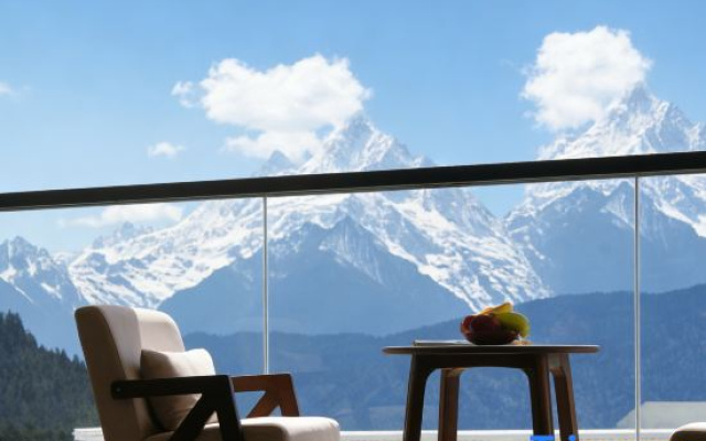 Xueshan Zhijia Golden Sunrise View Smart Guesthouse, Feilai Temple, Meili Snow Mountains — 2-star hotel in Deqin