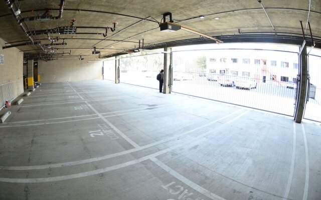 Fully Furnished Apartments near Hollywood