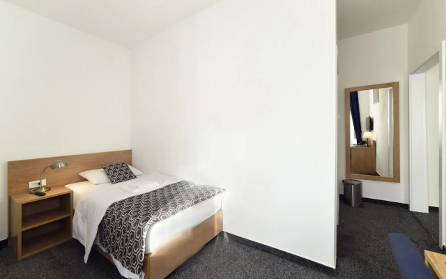 Hotel Dora