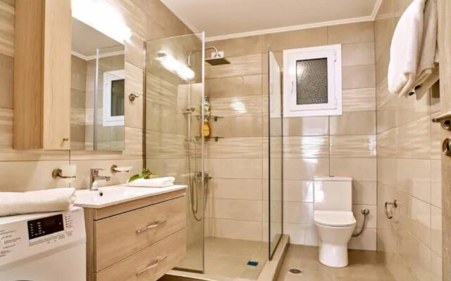 Best Family Friendly Villa Near Lake Kournas