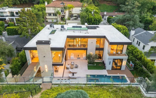 Hutton Villa - 5-bedroom Retreat in Iconic Beverly Hills Oasis
