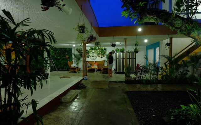 Snooze Hostel Malang