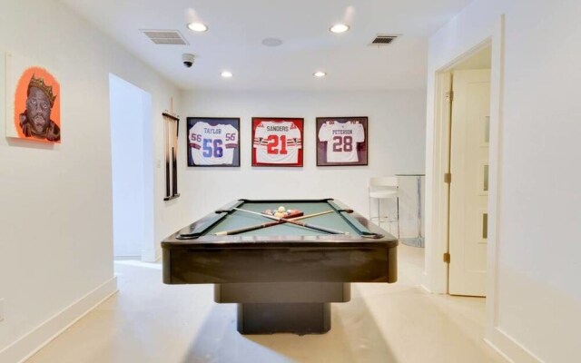 Ultimate Escape w/ Basketball Court by Domio