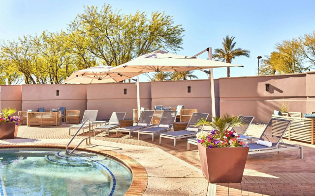 Renaissance® Phoenix Glendale Hotel & Conference Center