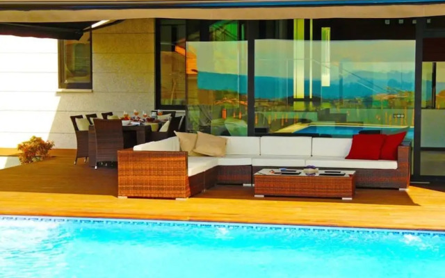 Sanxenxo 101120 5 Bedroom Villa By Mo Rentals