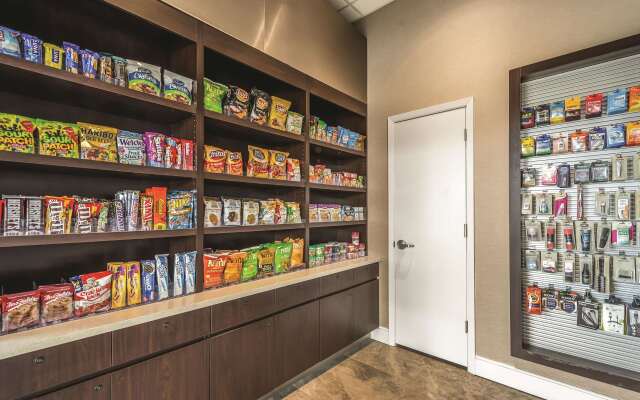 La Quinta Inn & Suites by Wyndham Cincinnati Sharonville