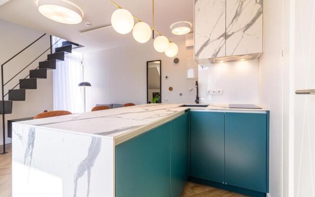 Green Shine Apartment, By Cohost