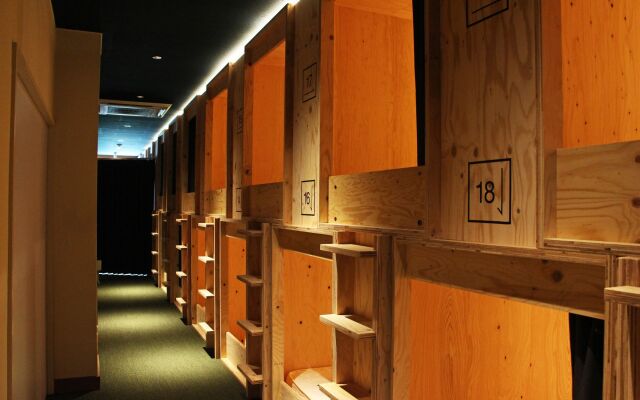 Travel&Book Hotel Hulaton Cabin Takamatsu - Hostel